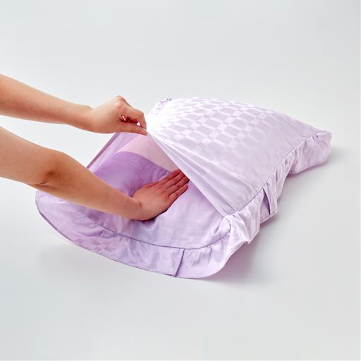 ライラック<br>枕カバーはかぶせ式で、ごろつくファスナーがなく着脱も簡単。