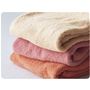(上から)アイボリホワイト・ローズピンク・アプリコット<br>汗をよく吸う綿パイルのタオル生地は、肌ざわりもやわらか。
