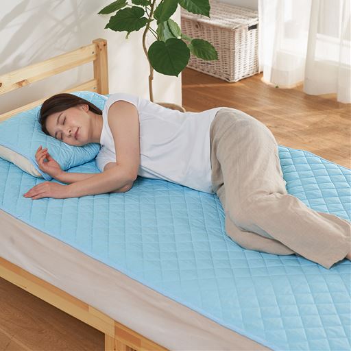 ブルー ※商品は枕パッドです。<br>サラッとした肌ざわりで、暑い季節も快適に眠れます。