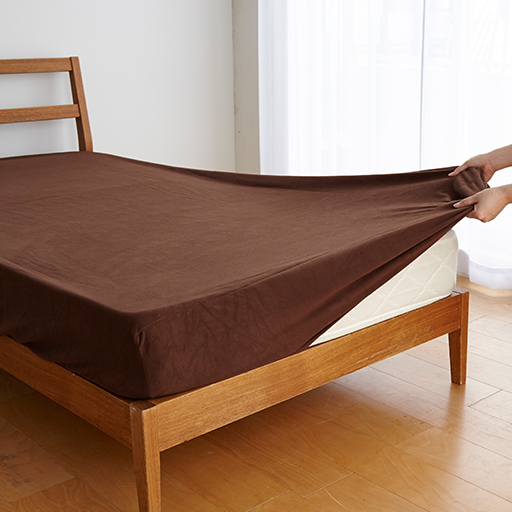 マットレスのサイドまでスッキリ。シーツを折りこむ手間がないので簡単にセットできます。