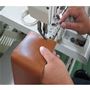 伝統的な製法で植物タンニンなめしを行う、日本が世界に誇る皮革メーカー。栃木レザーは、革本来の風合いが楽しめ、使い込むほどに味わいが増してゆくのが特徴です。