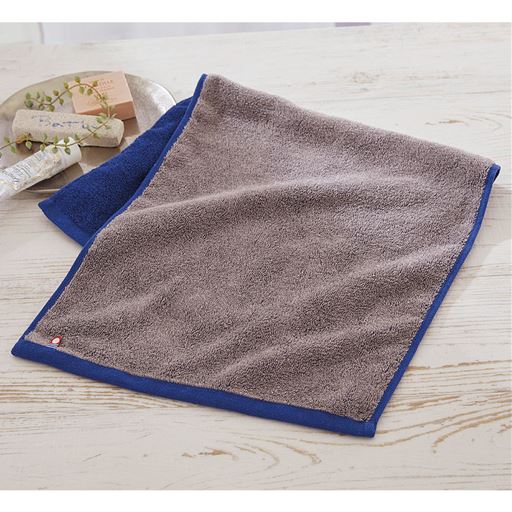 リバーシブルタオル 吸水性は高く 汚れは目立ちにくい色合い セシール Cecile