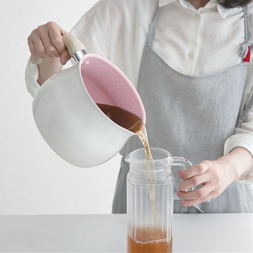 大きな注ぎ口で使いやすい。汁物やお茶沸かしに便利です。