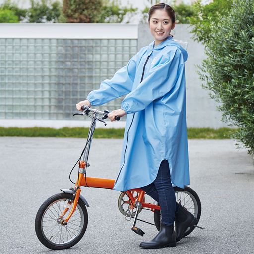 ゆったり防水レインコート スリット入りで自転車もこぎやすい セシール Cecile