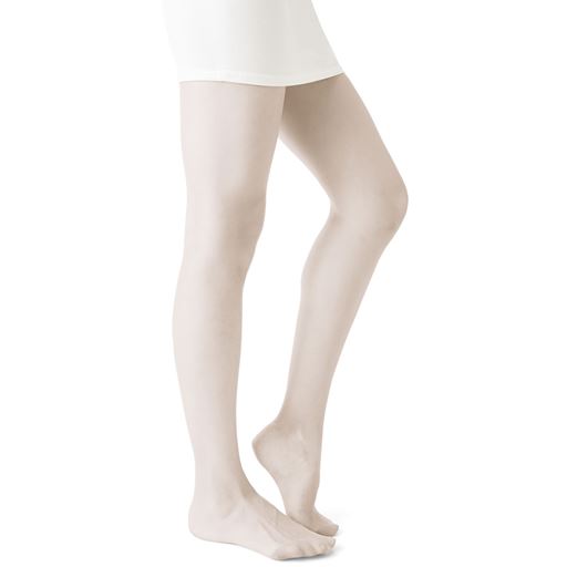 ホワイト(同色10足組) 着用例<br>※着用した際は肌の色が透けてみえます。肌の色によって色の見え方は異なります。