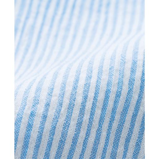 ブルー系(細ストライプ) さらっとした綿100%の楊柳は風通しがよく汗を吸って快適。立ち上がりのあるバンドカラーと肩のギャザーで体型もカバー。