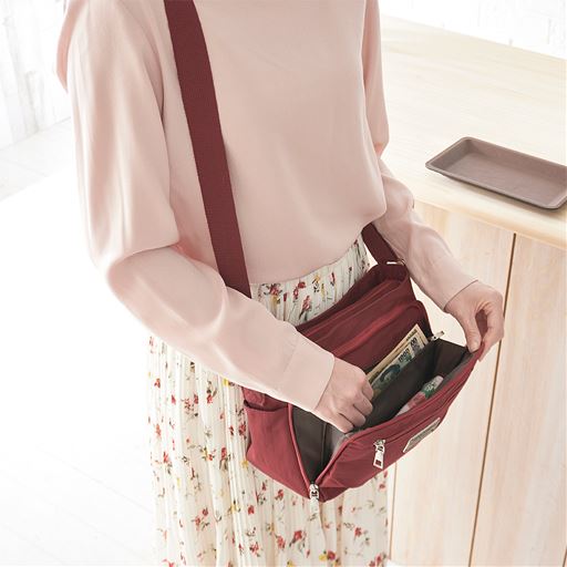 お財布機能付きショルダー セシール Cecile