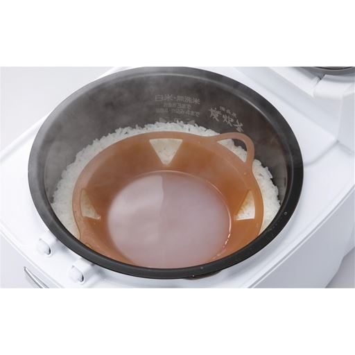 【使い方も簡単!】<br>(3)炊飯後は糖たっぷりの白い水が溜まる。数分間冷ます。<br>※釜の内径が20cm以上の炊飯器をご使用ください。