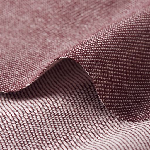 軽くて丈夫なダンガリー白糸を織り込んだ綿100%の綾織り生地。軽やかなのに透け感がなく、1年中活躍。しかも耐久性があるので気兼ねなくジャブジャブ洗えます。