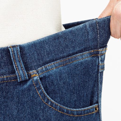 ウエスト総ゴム仕様でおなかまわりラクラク。ベルトループも付いた本格派