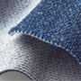 脚のラインを拾いにくい、適度な厚みがあるニット素材