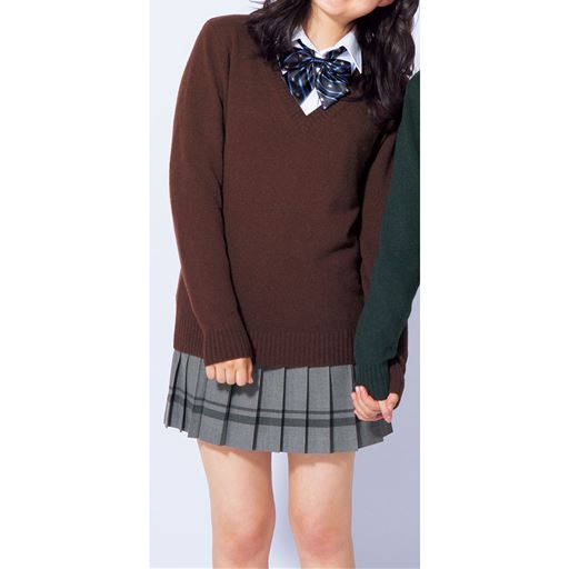 毛80%あったかVネックニットセーター(スクール・制服)<br>カラー:ブラウン/ダークグリーン/エンジ<br>サイズ:S/M/L/LL<br><br>※ブラウン着用<br>モデル身長:166cm