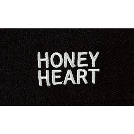 ロゴ刺しゅうUP<br><br>「HONEY HEART」のロゴはメンバーみんなで決めたよ