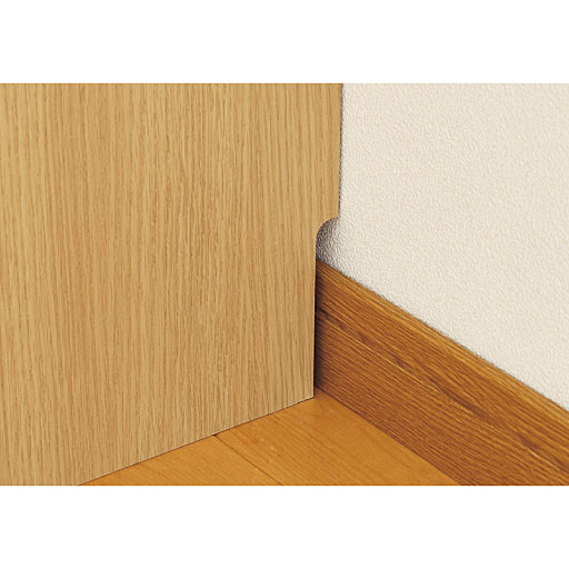 幅木カット(1.3×9.5cm)で壁にぴったり設置できます。