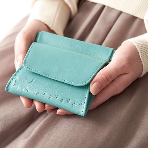 手のひらサイズのコンパクトなお財布です。