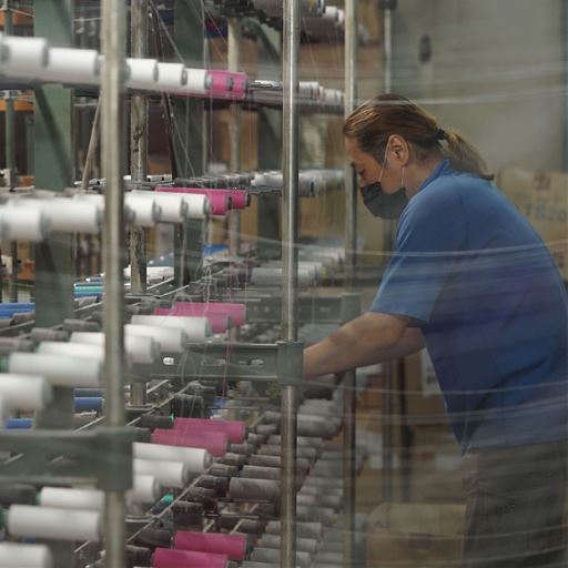創業50年以上の老舗今治タオルメーカーが開発しました。
