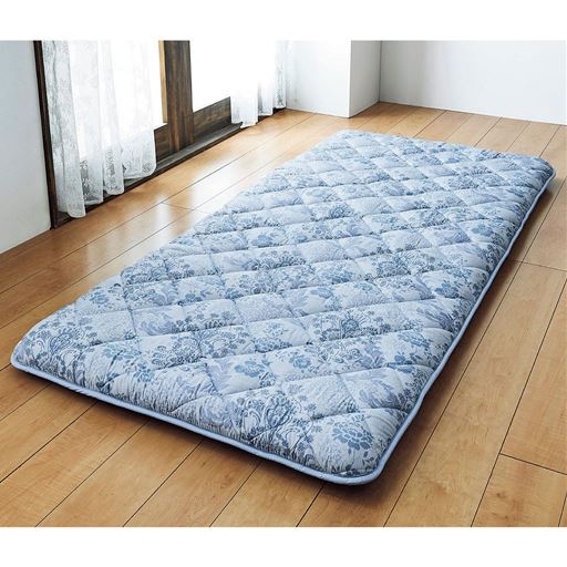 ブルー<br>床にそのまま敷いても、ベッドマットレスの代わりとしてもおすすめ。