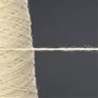 無地部分には綿混紡績糸を使用。