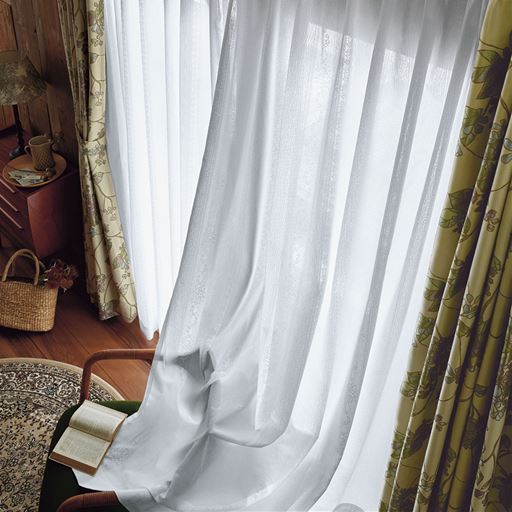 ホワイト ※カーテンはVP-1087を使用しています。<br>贅沢なドレープ感と美しいウェーブを実現した、国産2倍ヒダレースカーテンです。