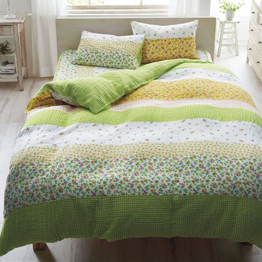 グリーン ※商品はキルト枕カバーです。<br>洗いざらしのガーゼが、やさしく軽やかに寝室を彩ります。<br>※掛け布団カバーはCR-1128、パッドシーツはCZ-954を使用しています。