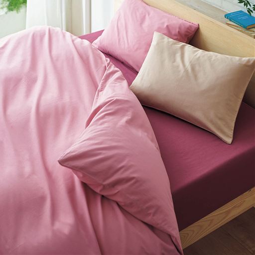 (左から) ローズピンク・オークベージュ<br>肌ざわりの良い綿100%ツイル生地の枕カバーです。