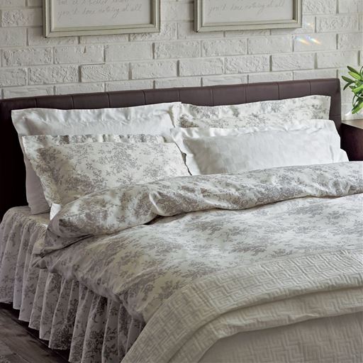 ホワイトA (花柄)・ホワイトB (格子)<br>なめらかな肌ざわりの綿100%サテン生地を使用した枕カバーです。