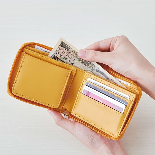 牛床革二つ折りラウンド財布 セシール Cecile