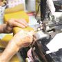姫路レザー<br>昔から皮革産業が盛んな兵庫県姫路市。その地で生産される革は、伸縮性や柔軟性に優れる、耐久性が高い、経年劣化が少ないなど多くの魅力があり、「姫路レザー」として高く評価されています。