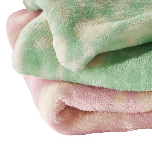 (上から) アンティックグリーン・ピンク<br>毛足のある極細繊維がぬくもりをたっぷり抱え込みます。