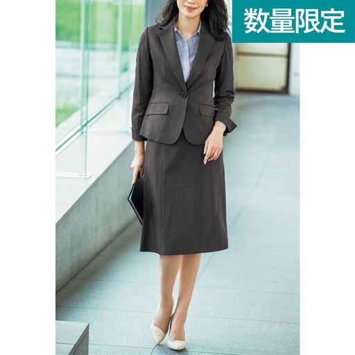 スカートスーツ