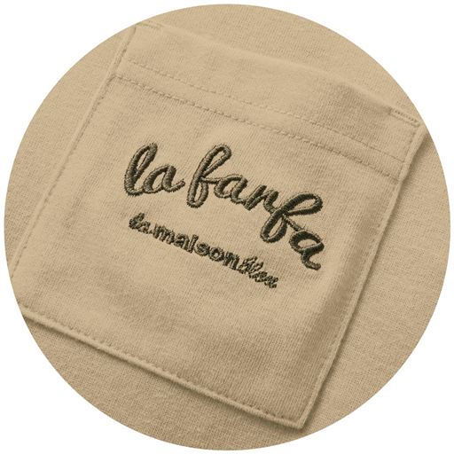 左胸ポケットに「la farfa」のロゴ刺しゅう入り