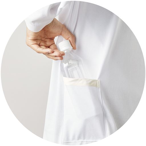 後ろにもポケット。ペットボトルも入るサイズ!