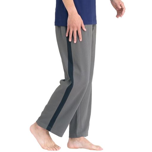 チャコールグレー