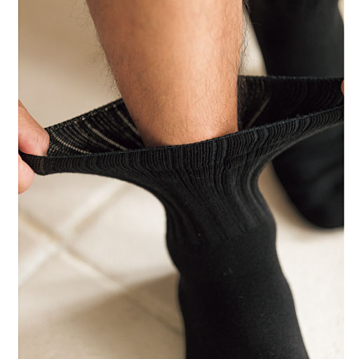 ブラック<br>ゴム入り部分を広くして、圧力を分散。また、特殊な編み方で大きく伸びて、ゆったりフィットする優しい履き口