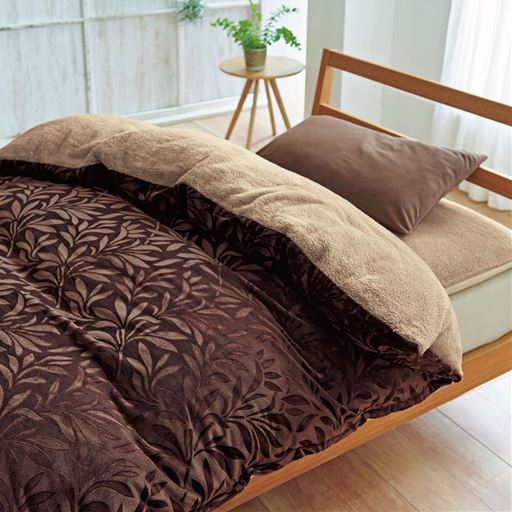 ブラウン(リーフ柄) ※商品は布団を包む毛布です。<br>※布団を包む毛布(敷き布団用)はCY-701を使用しています。