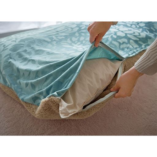 ターコイズブルー(花柄)<br>カバータイプの毛布なので、どんなに動いても毛布と布団がズレません。<br>寝返りをうってもズレないから朝まであったか。