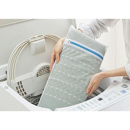 汚れたら洗濯ネットに入れて家庭用の洗濯機で丸洗いできます。