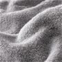 生地拡大<br>綿を撚らずに仕上げた無撚糸は繊維の間にたくさんの空気を含み、軽さ・やわらかさが特長。