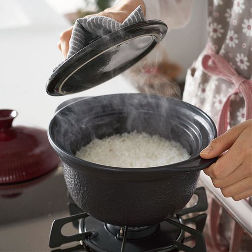 たった3分の加熱でごはんが炊ける炊飯土鍋です。(※一合炊飯時)