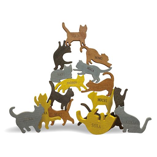 天然木の猫型積み木。シルエットは16種類。