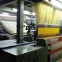 織物の産地・大阪和泉市の敷物メーカー「大杉繊維」が国内の自社工場で一貫生産しています。