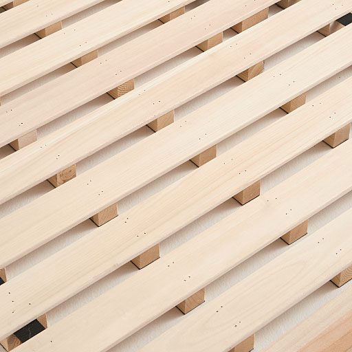 すのこ部は調湿機能に優れた天然木桐材を使用。