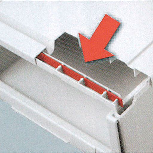 たわみにくい!<br>天板にアルミ製の補強板を採用してフレームの強度をアップ。積み重ねても下段が変形しにくく安定感十分。