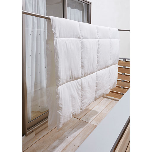 お布団は、定期的に洗いましょう。<br>わたの中には、ダニやホコリが溜まりやすく、就寝中の汗や垢によって雑菌の温床にもなります。