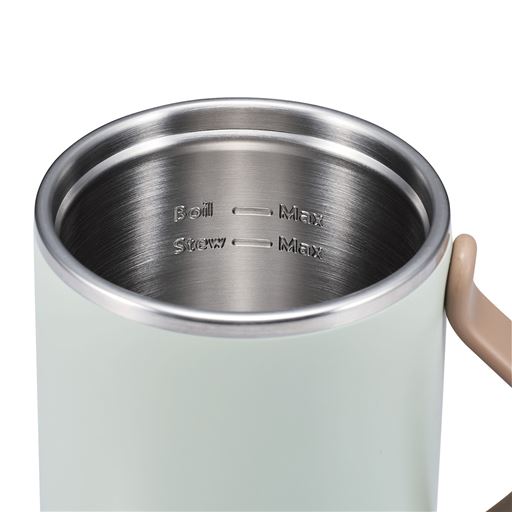 満水目盛り付き<br>沸かす場合は「Boil」、煮込む場合は「Stew」のMAX目盛りを超えないように入れてください。