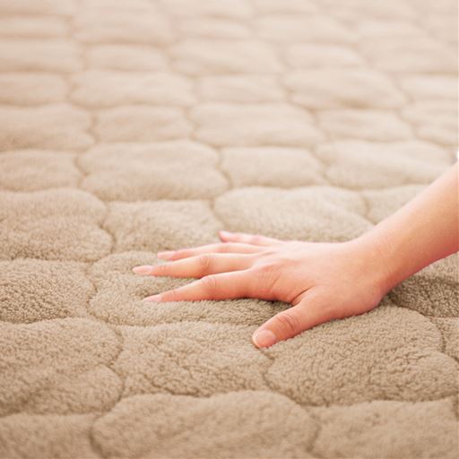 毛布に使われる極細起毛繊維を表生地に使用しているので、ふんわりふかふか。