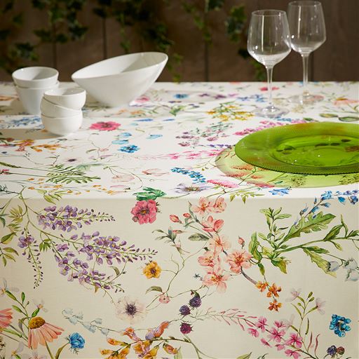 横150×縦200cm<br>水彩画タッチの可憐な花柄が美しい、スペイン製テーブルクロスです。