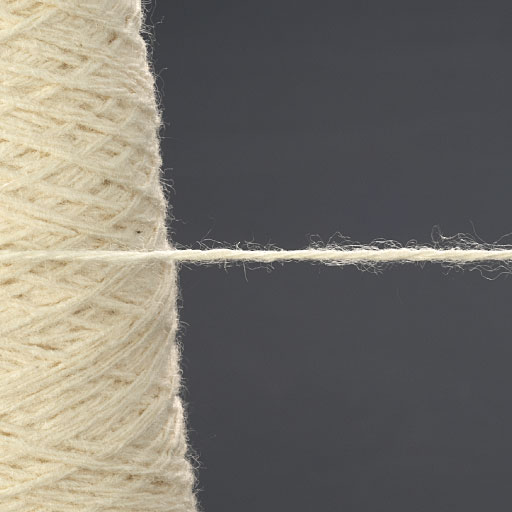無地部分には綿混紡績糸を使用。