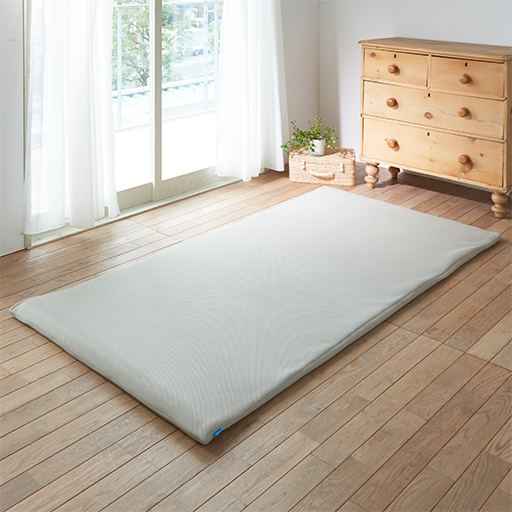 シルバーグレー B (横95×縦200×厚さ2.5cm)<br>いつでもどこでも気軽に快適な寝心地。「ファインエアー®」ポータブルマットです。