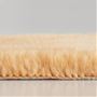 約21mmの長毛カットパイルを高密度でタフトすることで、毛足が寝にくいのが特長。